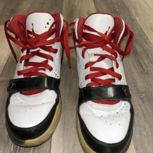 Athletic_Shoes